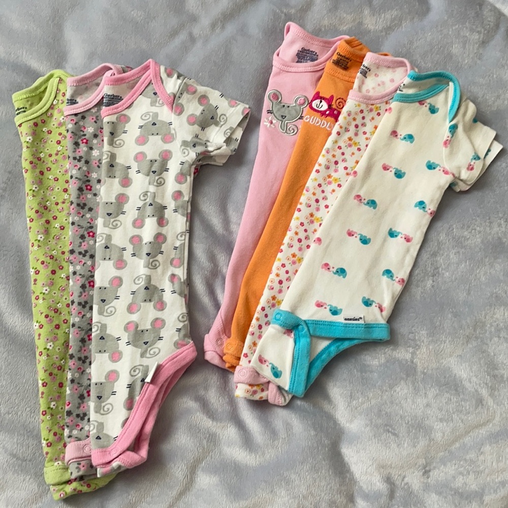 Girls Set of 7 onesies - 3 size 18m and 4 size 12m